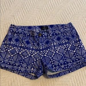 American Eagle Midi Stretch Pattern shorts